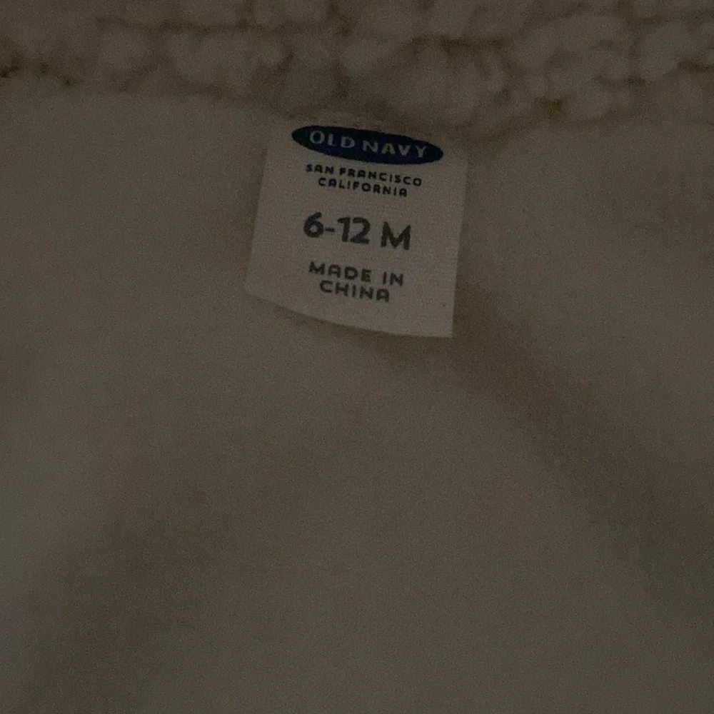 Old Navy winter/snow suit for baby Size 6-12 months.